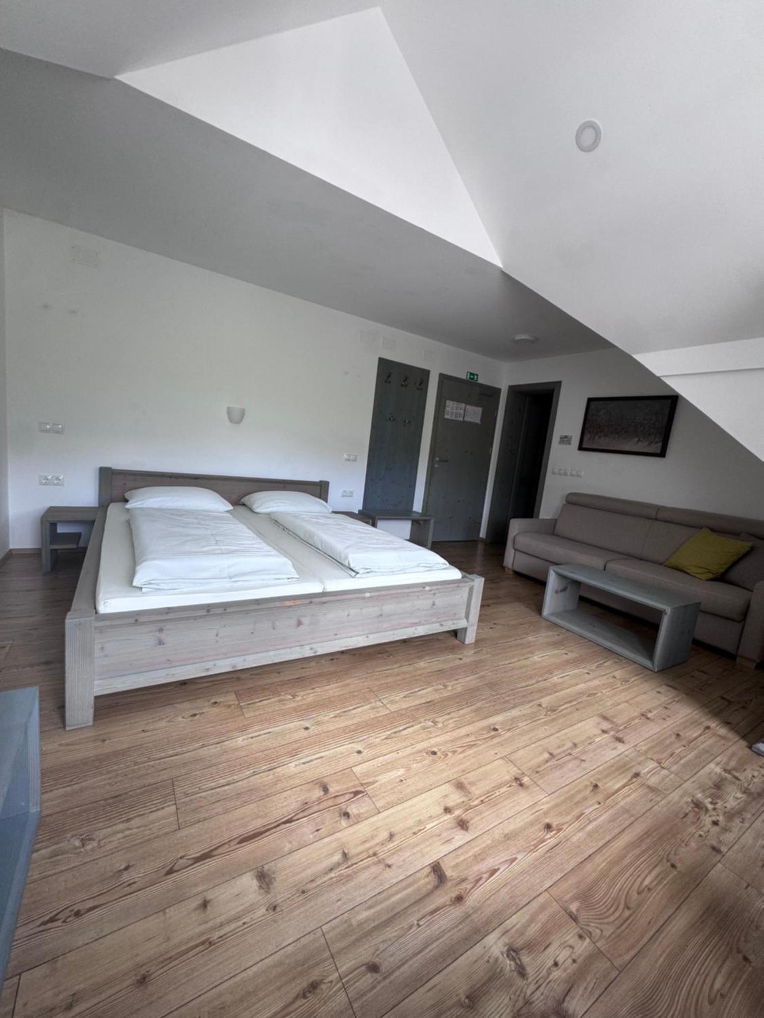 Guesthouse Tolc 스포드냐 소리차 외부 사진